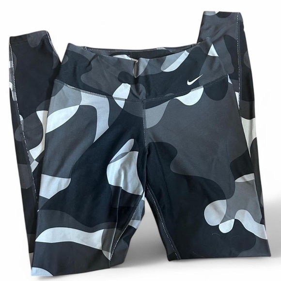 Nike - Picture 2 of 3